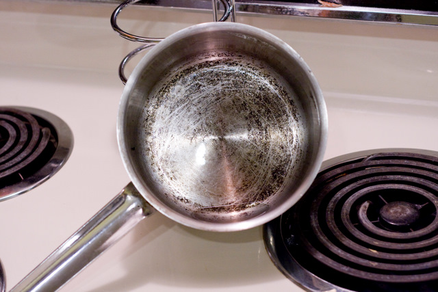 cómo eliminar grasas de la olla