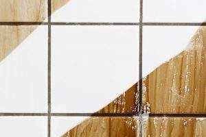 Limpiar azulejos cocina