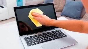 Limpiar la pantalla del portátil