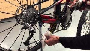 Limpiar y engrasar cadena bici