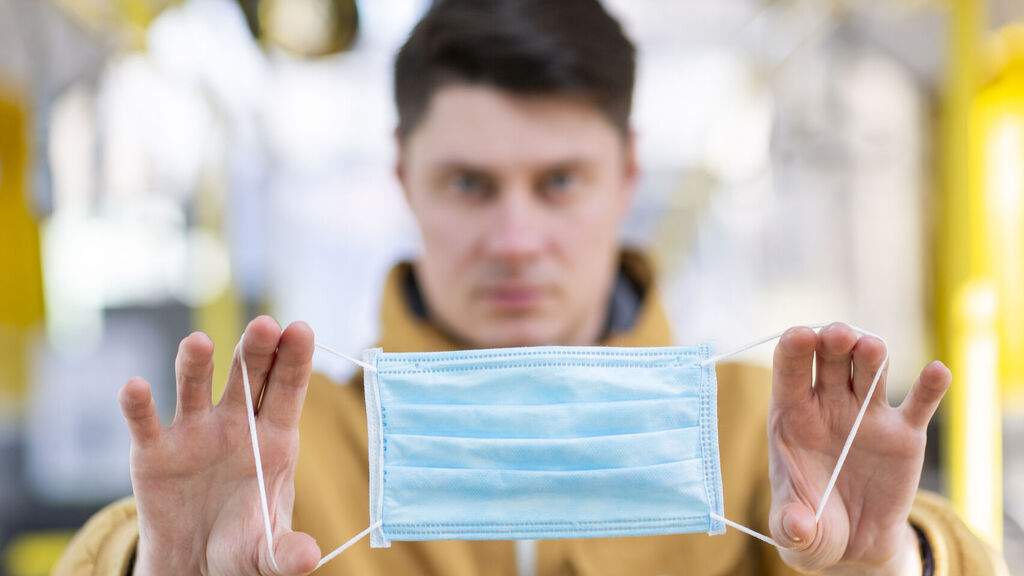 Cómo limpiar una mascarilla con filtro